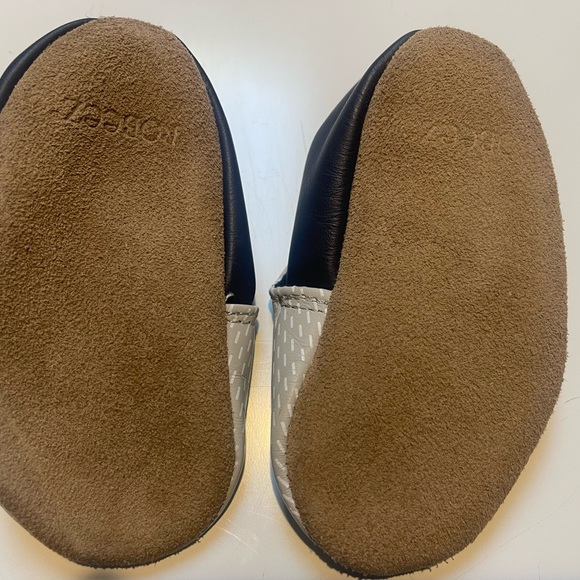 Robeez soft sole baby shoes, size 6-12 months. Never worn! - Picture 2 of 3
